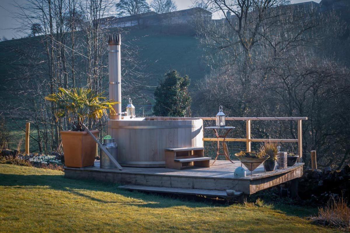 Lee House Farm Holiday Cottage With Possible Use Of Hot Tub Ninety Pounds A Session Waterfall Eksteriør bilde