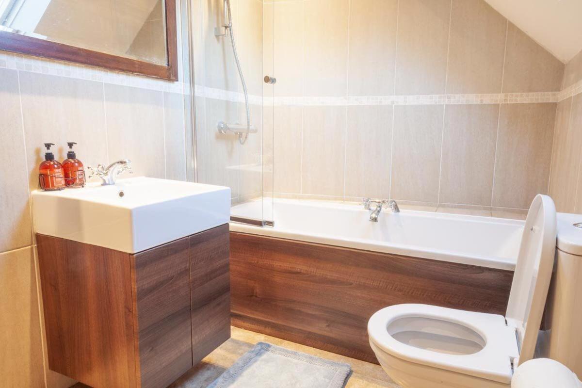 Lee House Farm Holiday Cottage With Possible Use Of Hot Tub Ninety Pounds A Session Waterfall Eksteriør bilde